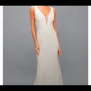 NWT Lulu’s Everly White Lace Plunging Neckline Mermaid Maxi Dress Size Small